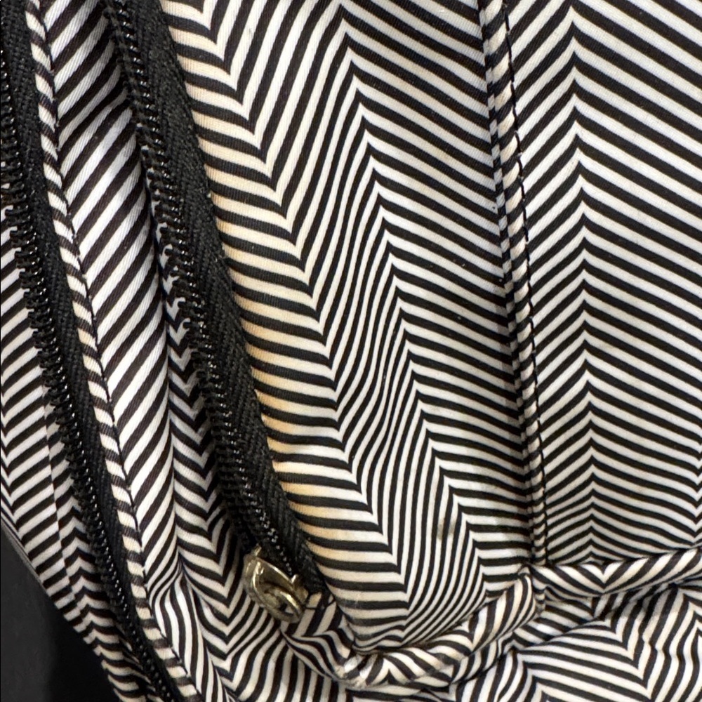 JuJuBe Be Right Back backpack diaper bag in Queen of the Nile chevron pattern - Picture 6 of 14